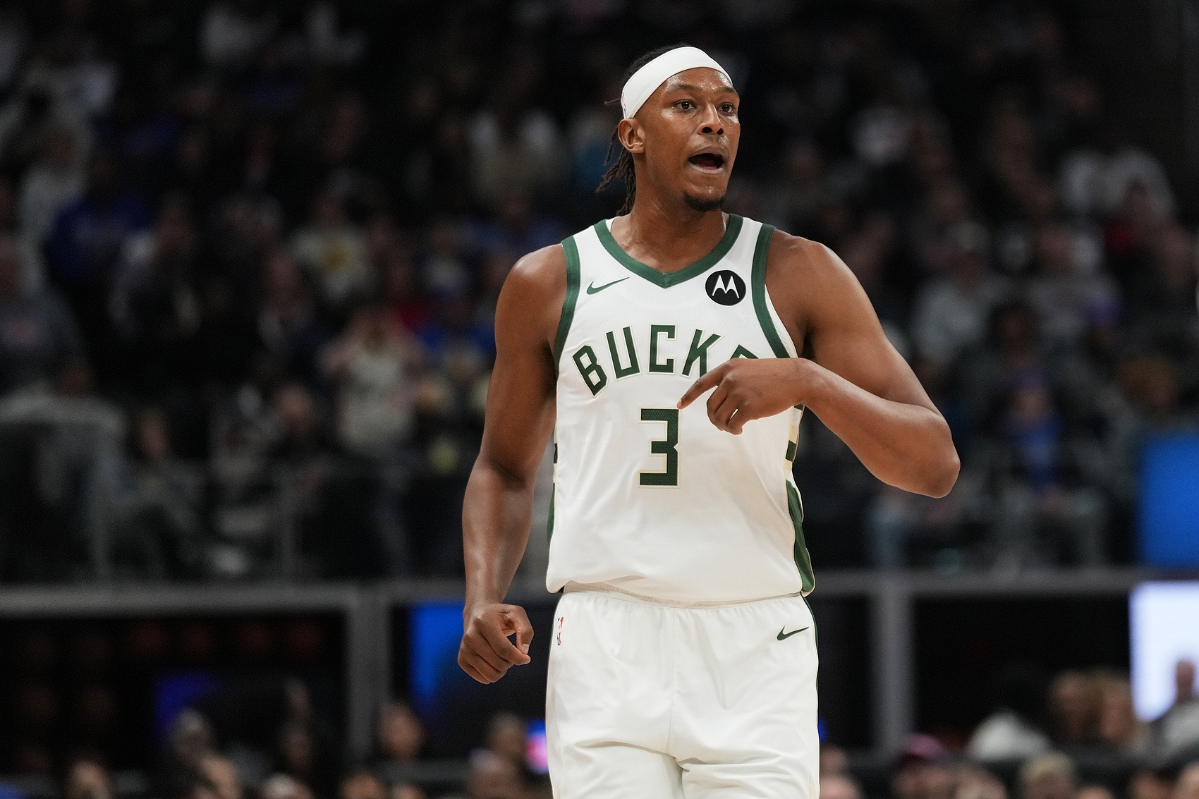 开yun体育官网-表现不俗！特纳半场9投5中&amp;罚球2中2 得到12分6板4帽